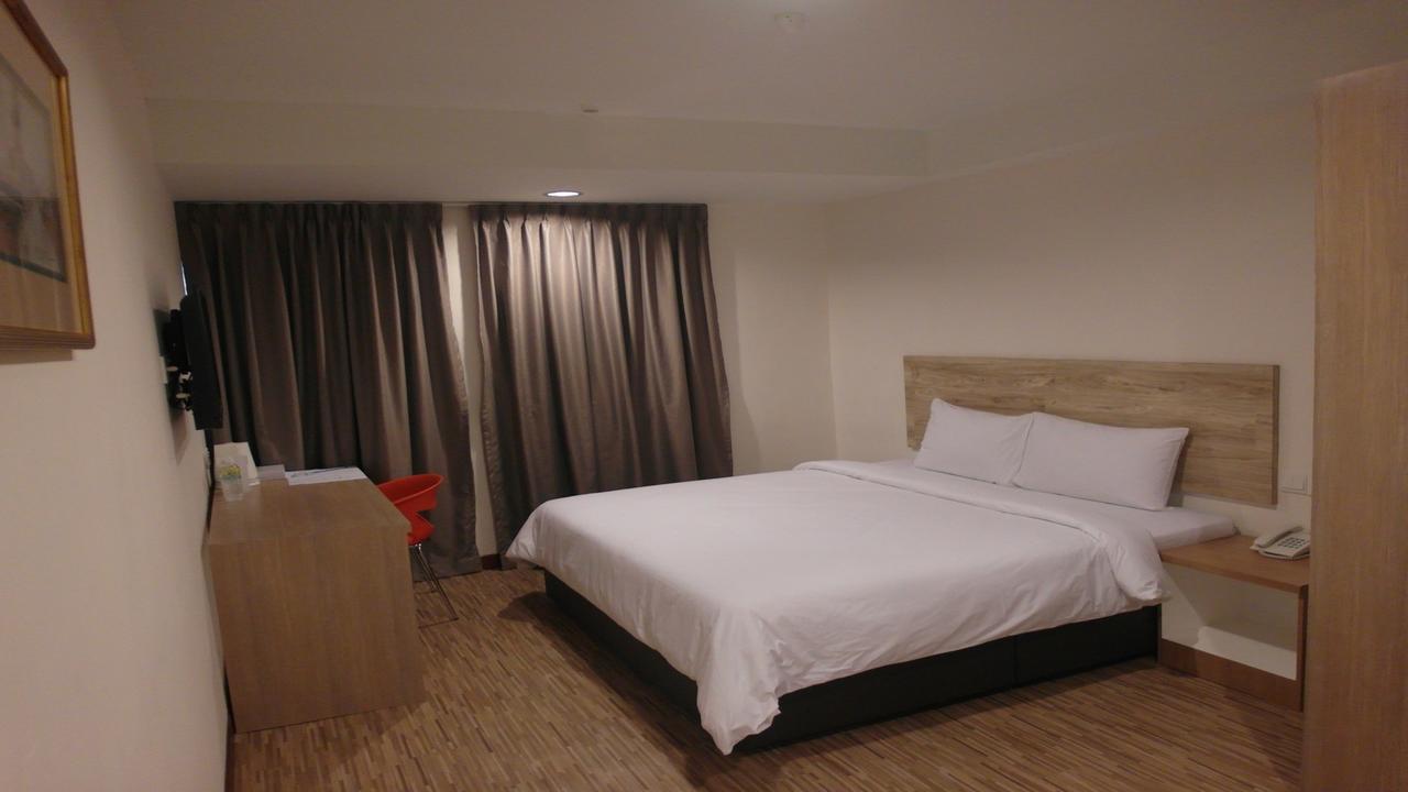 ג'והור בהרו Molek Garden Hotel מראה חיצוני תמונה