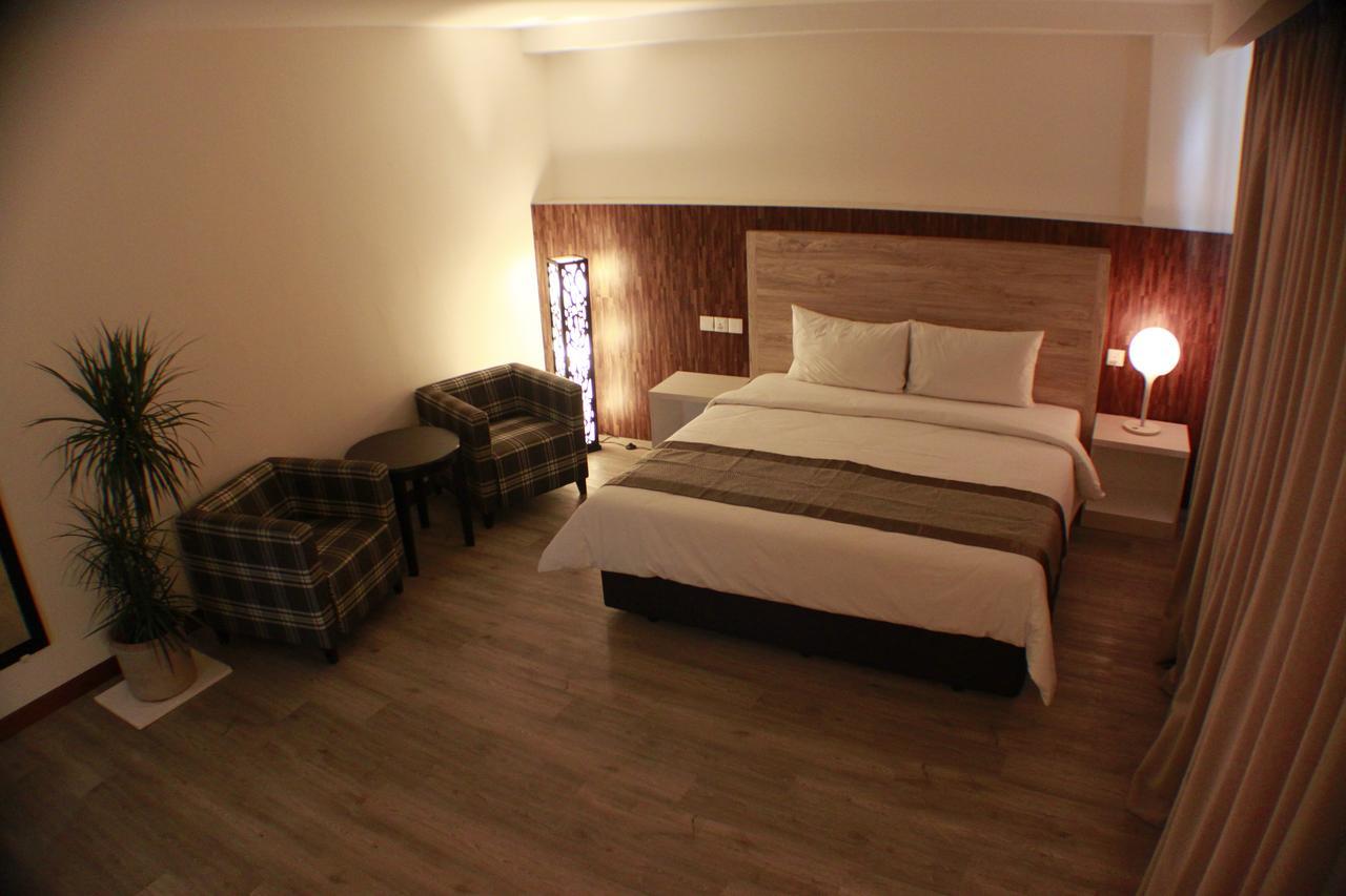 ג'והור בהרו Molek Garden Hotel מראה חיצוני תמונה