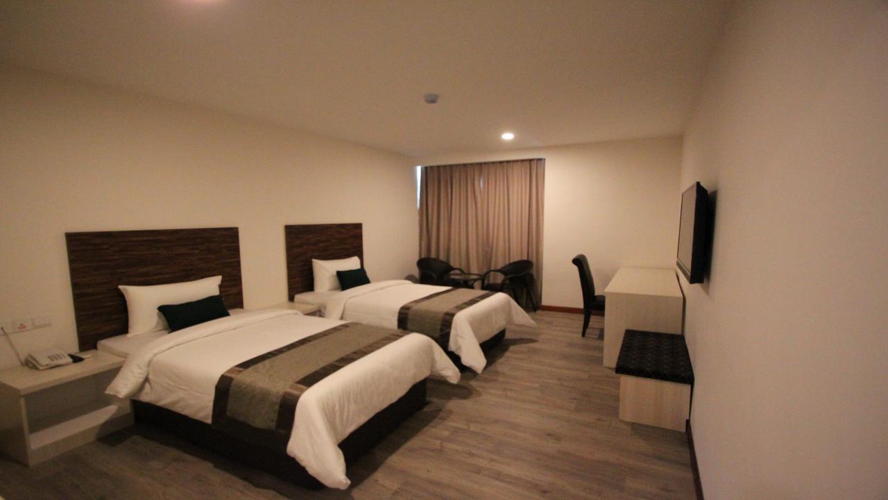 ג'והור בהרו Molek Garden Hotel מראה חיצוני תמונה