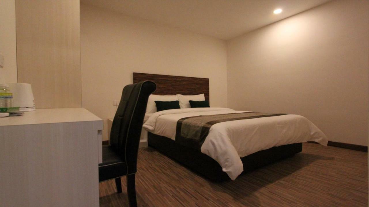 ג'והור בהרו Molek Garden Hotel מראה חיצוני תמונה