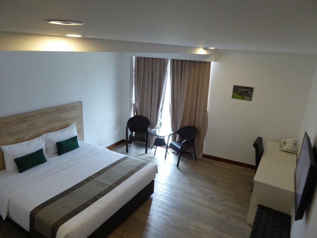ג'והור בהרו Molek Garden Hotel מראה חיצוני תמונה